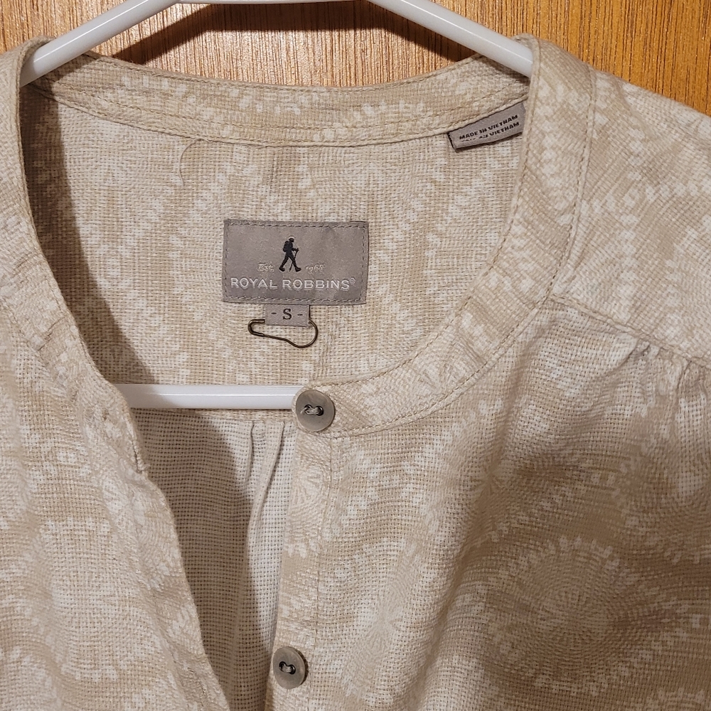 Women's Royal Robbins Beige Button-Up Top. Hidden Side Pocket. Small. Quality. - Picture 3 of 11